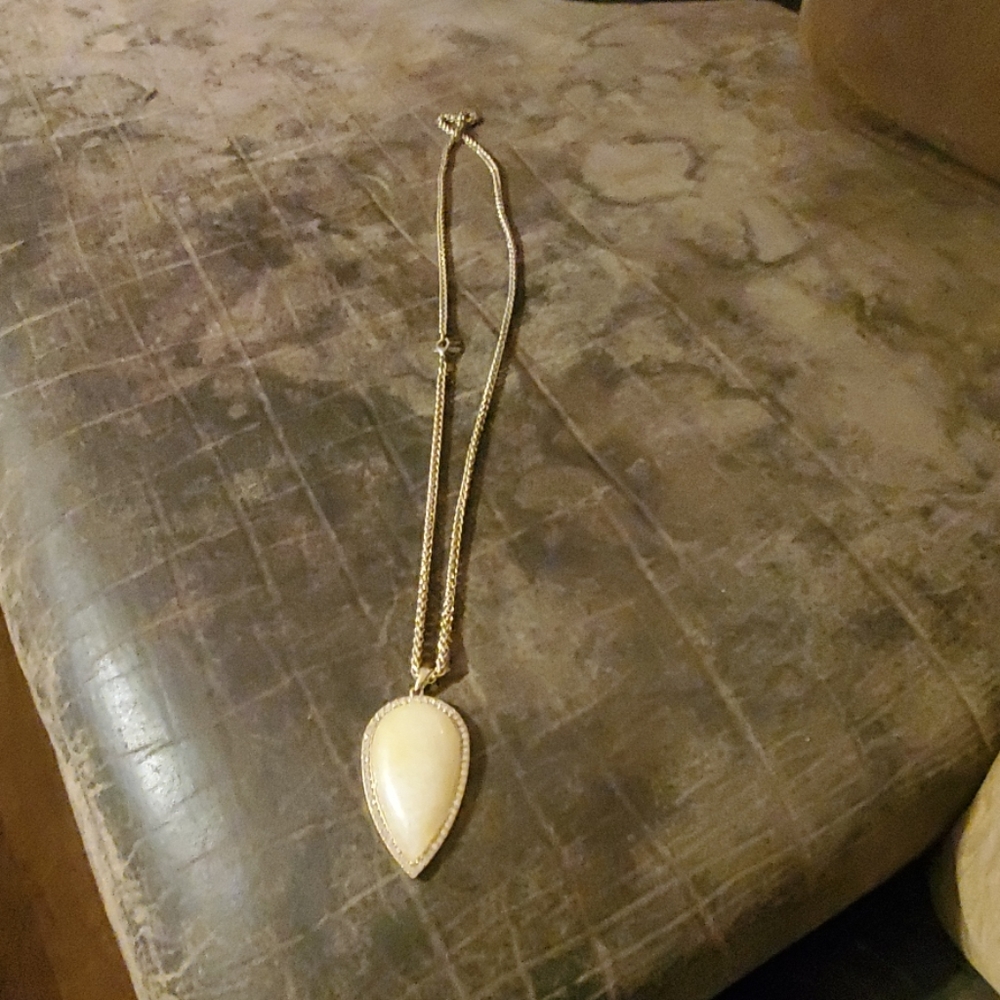Necklace teardrop